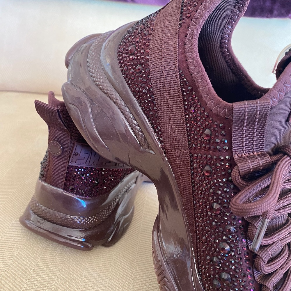 Comfy and stylish:Steve Madden tennis shoes